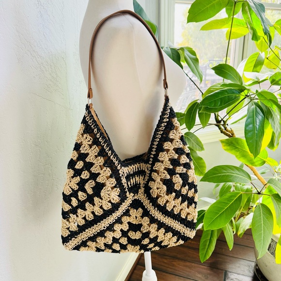 NEW Goegeous Handcrafted Crochet Patterned Bag - Black and Tan - Picture 2 of 12